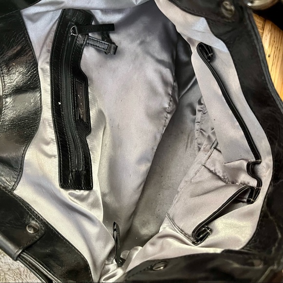 Kenneth Cole New York Large Leather Purse - Picture 3 of 8